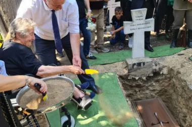 GAŠIĆ OBIŠAO GROB DEDE ĐORĐA: Bio je veliki čovek, rodoljub, ponosio se srpskim nasleđem!