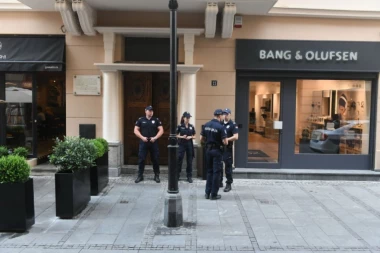 PRVE FOTOGRAFIJE SA MESTA ZLOČINA U BEOGRADU! Noa se svađala pre ubistva, tražila da joj mladić vrati stvari! (FOTO/VIDEO)