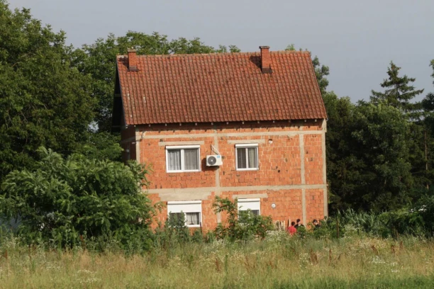 DEČAK (14) U ŠOKU POSLE UBISTVA ROĐENOG BRATA (12)! Mali Aleksandar stalno ponavlja: "Bato, izvini!"