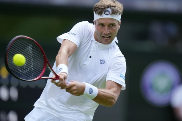 ISPAO ČETVRTI NOSILAC! Britanac priredio SENZACIJU na Vimbldonu!