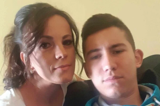 HTELA BIH DA VRIŠTIM, URLAM, RUŠIM, ALI STOJIM U TIŠINI, PORAŽENA, SLOMLJENA I PRAZNA! Srceparajuća ispovest majke Stefana Filića koji je umro nakon tuče!