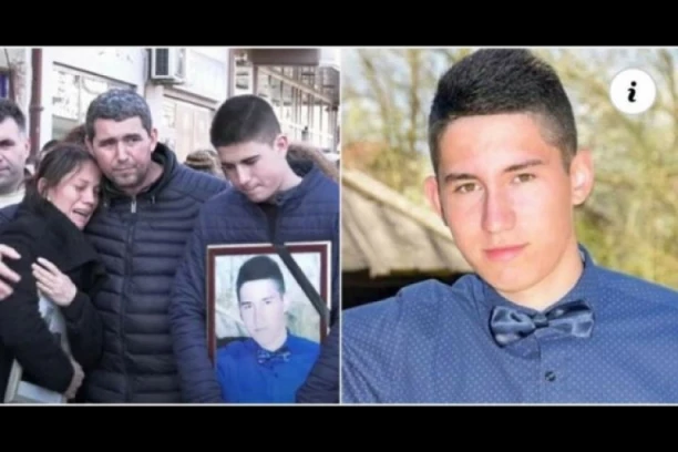 "ŽVAĆE ŽVAKU U SUDNICI DOK GLEDA U OČI RODITELJA DEČKA KOGA JE UBIO!" Porodica Stefana Filića prolazi kroz neviđenu TORTURU! (FOTO)