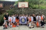 KK PARTIZAN UZ DECU NA KIM: Crno-beli poklonili dresove Svetoarhangelskoj letnjoj školi!