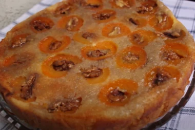 SVAKA DOMAĆICA DANAS SPREMA IVANJDANSKI KOLAČ: Za sreću i zdravlje porodice napravite slatkiš od kajsija