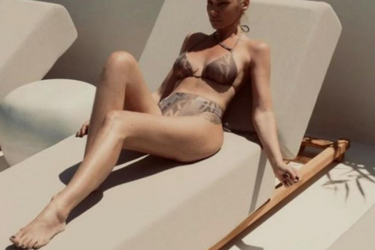 Nataša Bekvalac u kupaćem