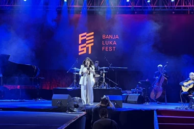 SPEKTAKULARAN KONCERT JASMIN LEVI: Otvorila koncert u Banja Luci OVIM rečima!