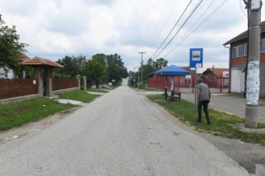 HTEO DA PREPLAŠI BRATA, PA GA UPUCAO? Meštani sela u Mladenovcu ne izlaze iz kuća: Na pomen tragedije - MUK!