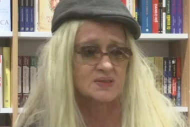 BEBI DOL PREMINULA MAJKA: Tuga u domu slavne pevačice!