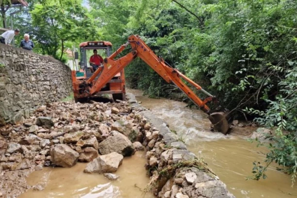 KATAKLIZMA NA PODRUČJU MIONICE: Poplave napravile haos - situacija teža nego 2014. godine (FOTO)
