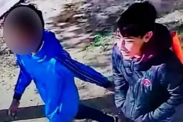 DEČAK (13) NA SMRT PRETUKAO DRUGA ZA VREME ODMORA, PA SE VRATIO U ŠKOLU: Telo dečaka pronađeno u napuštenoj kući!