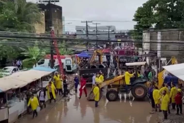 STRADALI NA SPAVANJU: Srušila se stambena zgrada, najmanje osam mrtvih, među njima i DECA! (FOTO, VIDEO)