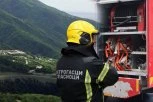 SVETA GORA U PLAMENU: Kanaderi i helikopter sa vodom u grčevitoj borbi sa snažnim vetrom, 43 vatrogasca se bore sa vatrenom stihijom - požar se približava manastiru!