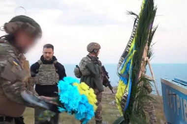 ZELENSKI POSETIO ZMIJSKO OSTRVO: Na 500. dan rata posetio mesto koje je postalo simbol ukrajinskog otpora zbog PSOVKE (VIDEO)