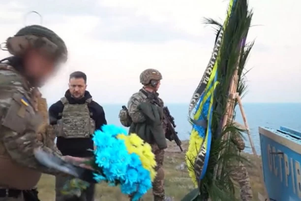 ZELENSKI POSETIO ZMIJSKO OSTRVO: Na 500. dan rata posetio mesto koje je postalo simbol ukrajinskog otpora zbog PSOVKE (VIDEO)