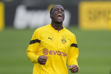 BIZARAN TRANSFER IZ DORTMUNDA U BARNLI: Odigrao 61 minut, a košta 17,5 miliona evra