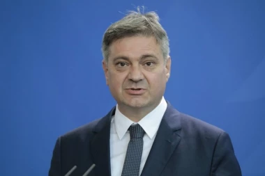 ALARMANTNO: Denis Zvizdić pozvao NATO da donese odluku o raspoređivanju vojnika na JEDNOJ TERITORIJI!