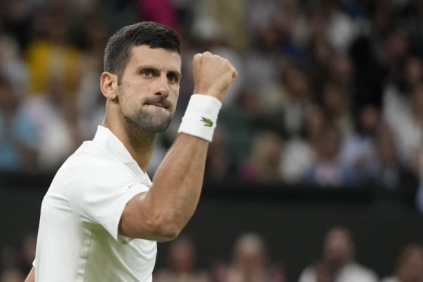 DO-MI-NA-CI-JA! Novak srušio BOMBARDERA iz Vroclava i plasirao se u četvrtfinale Vimbldona! Tamo ga čeka ŽILAVI Rus!