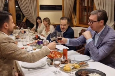 "LEPO VEČE UZ PESMU SA PRIJATELJIMA!" Predsednik Vučić ugostio Milatovića - uz obilnu gozbu i muziku saradnja NIKAD JAČA! (VIDEO)