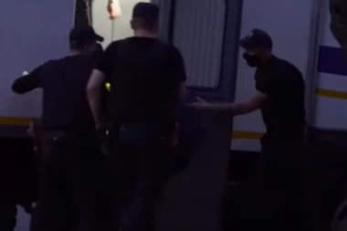 ŠESTORO MRTVIH U NAPADU NA OBDANIŠTE! Napadač žrtve kasapio nožem! MEĐU UBIJENIMA I DECA!