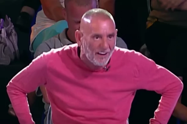 ŽELI DA BUDE LJUBAVNICA LEPOG MIĆE: Pevač dobio NEPRISTOJNU ponudu