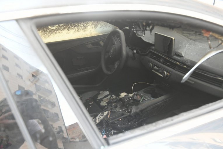 Tijana Ajfon zapaljen auto