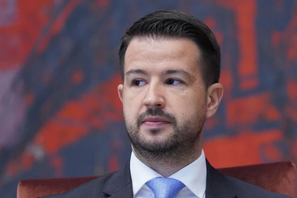 JAKOV MILATOVIĆ PODNEO OSTAVKU NA SVE FUNKCIJE!