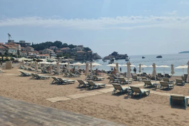 CRNA GORA U ŠOKU ZBOG POTEZA BEOGRAĐANINA! Zbog onoga što je uradio na trajektu su ga svi ISMEJALI (FOTO)