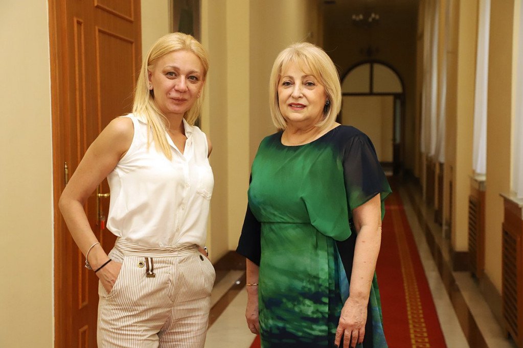 Slavica Đukić Dejanović i novinarka Srpskog telegrafa Tanja Kovačević