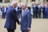 BAJDEN SA SASTAO SA KRALJEM ČARLSOM: Novi "biser" američkog predsednika opet svima privukao pažnju! (FOTO)