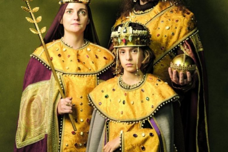 Serijal "Sveto kraljevstvo"