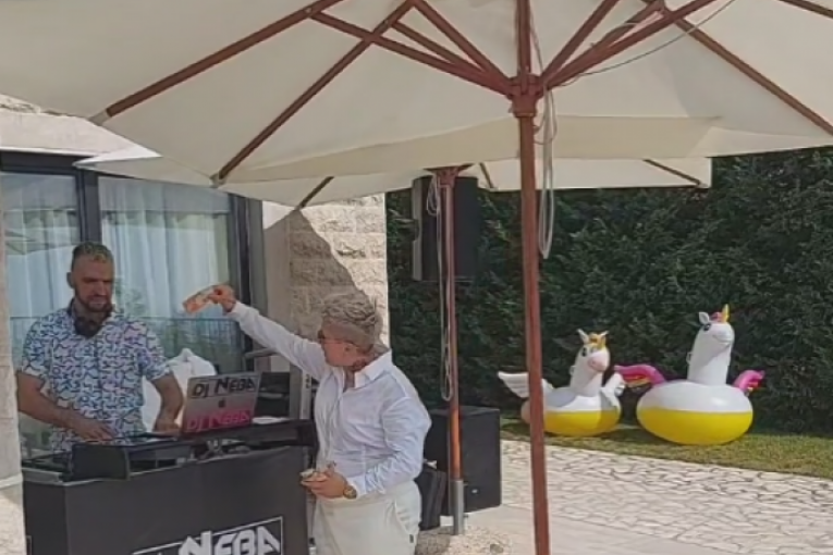 Jovana Tomić Matora i Anita Stanojlović danas staju na ludi kamen