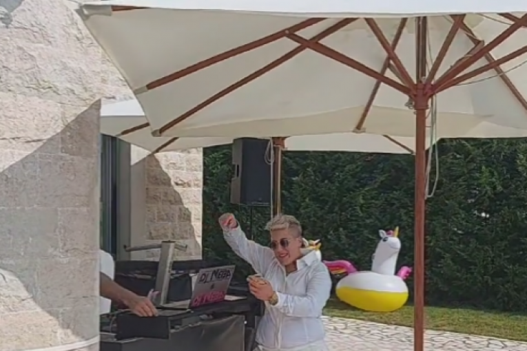 Jovana Tomić Matora daje pare na muziku