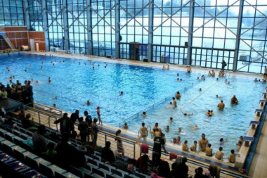 TREBA ZNATI I PLIVATI - Škole plivanja i ovog leta u Beogradu