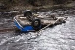 TEŠKA SAOBRAĆAJNA NESREĆA KOD LESKOVCA: Auto se survao u reku - ima povređenih!