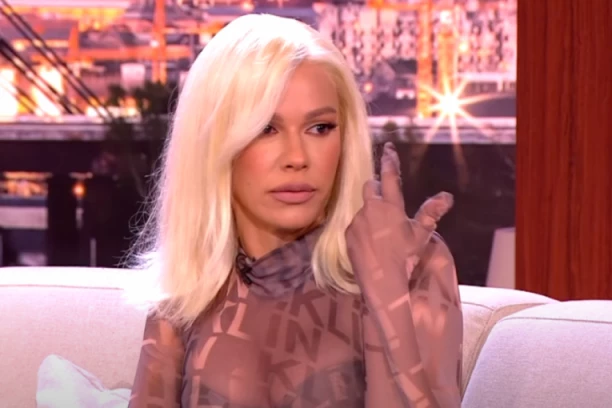 ''BEBO, OTKLJUČAJ MI!'' Nataša Bekvalac u TRI UJUTRU zvala direktora škole u koju ide njena ćerka Hana! (VIDEO)