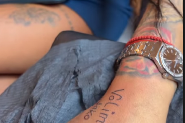 Istetovirala se Tijana Ajfon