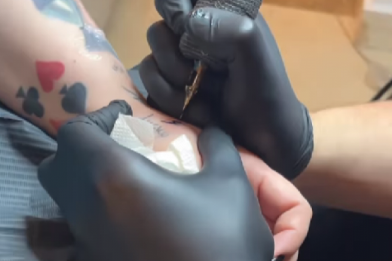 Tetoviranje na svadbi Matore i Anite