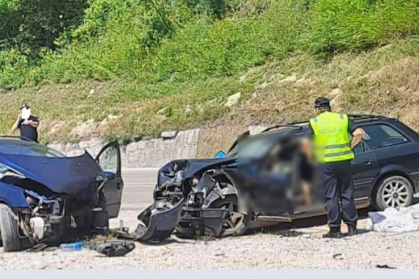 STRAVIČNI DETALJI SAOBRAĆAJNE NESREĆE KOD NOVE VAROŠI: Vozač "audija" izgubio kontrolu, pa se zakucao u "pežo"!