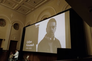 ODRŽANA KOMEMORACIJA SRĐANU KOLJEVIĆU! Prijatelji i kolege se oprostili od reditelja! (VIDEO)