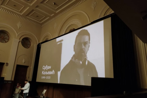 ODRŽANA KOMEMORACIJA SRĐANU KOLJEVIĆU! Prijatelji i kolege se oprostili od reditelja! (VIDEO)