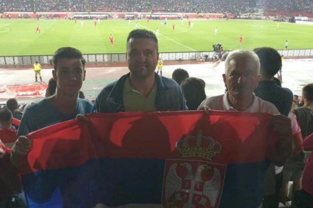 KADA SE UDRUŽE MLADOST I ISKUSTVO: Otac i sin zajedno u istom klubu! Ko koga sluša na fudbalskom terenu?