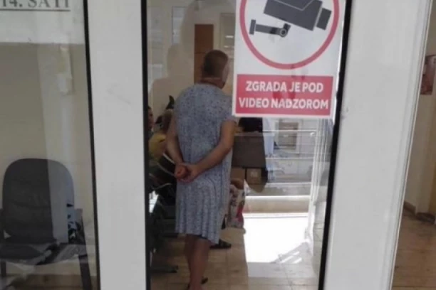 NISU MU DALI DA UĐE U ŠORCU: Muškarac iz Mostara je onda uradio nešto zbog čega GORE društvene mreže - obukao je HALJINU!