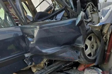 BAHATI KLINAC SE "AUDIJEM" ZAKUCAO U ZID AUTOMEHANIČARSKE RADNJE! Besna mašina uništena do neprepoznatljivosti - mladić preminuo na licu mesta! (FOTO)