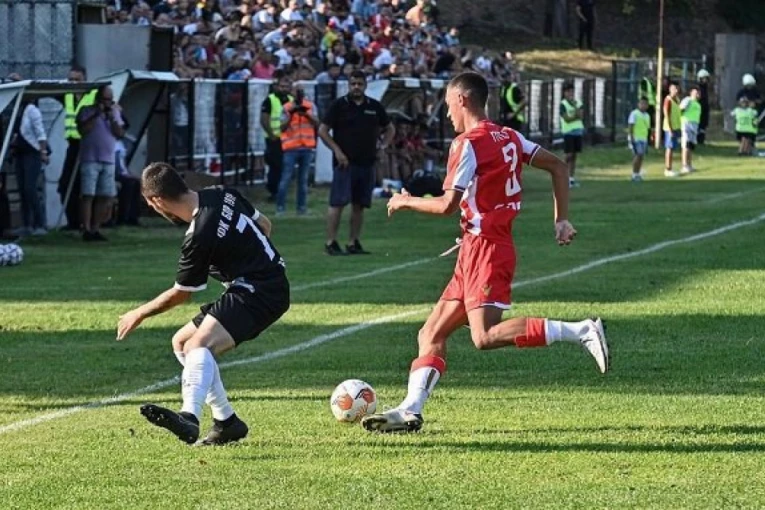 “LJUBIČASTI” PROFESIONALNIM UGOVOROM NAGRADILI MLADOG ŠTOPERA: Tadija Crnojević parafirao za Grafičar! (FOTO GALERIJA)