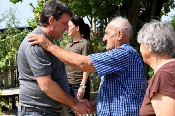 STANKOVIĆIMA JE POŽAR UNIŠTIO SVE ŠTO SU IMALI, A SADA SU DOBILI NOVI DOM: Gašić: Solidarnost i humanost nas povezuju i čine ljudima