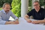 VUČIĆ NA RADNOM RUČKU SA ŽIOFREOM: Razgovarali smo o značajnim pitanjima za evropski put Srbije (FOTO)