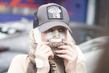 DUŠICA IZAŠLA IZ BOLNICE: Voditeljka sva u zavojima, priznala šta je sve KORIGOVALA na sebi! (VIDEO)