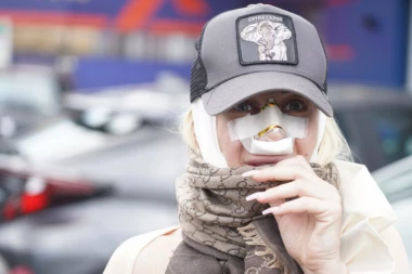 DUŠICA JAKOVLJEVIĆ OBJAVILA PRVU FOTOGRAFIJU NAKON OPERACIJE: Evo u kakvom stanju je voditeljka Pinka!