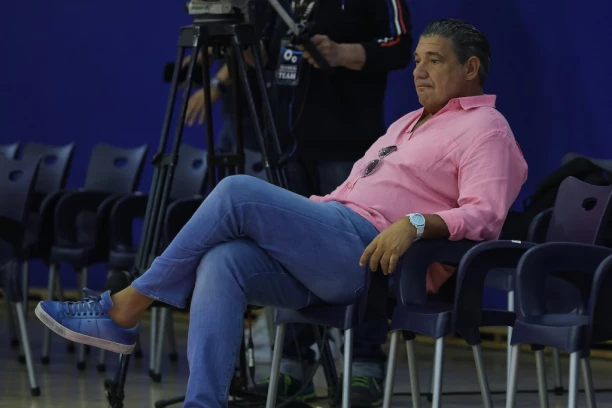 MIŠKO NA UDARU NAVIJAČA! Odveo Madara u Fener, pa se suočio sa BRUTALNIM UVREDAMA koje je PODELIO sa svetom! (FOTO)