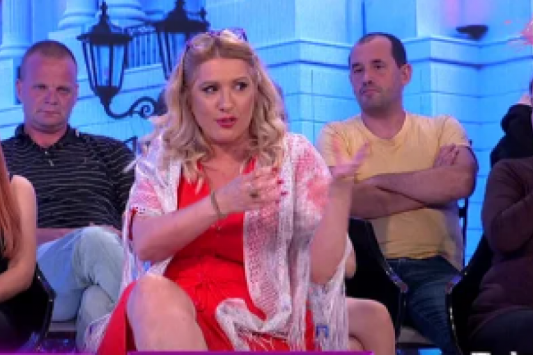 Jelena Golubović, Narod pita